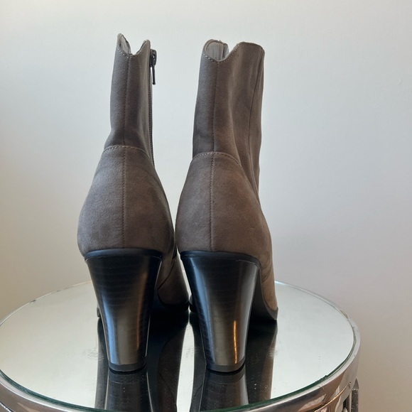 NWOT New Look Ankle Heeled Boots in this grey color are suede and a size 9.5. - Picture 6 of 7